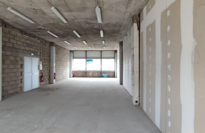 Location Hangar 113 m&sup2; — photo 3
