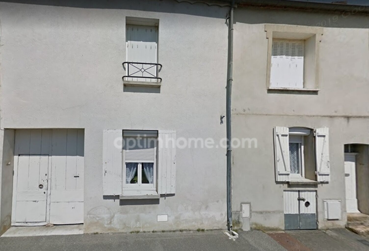 Donnemarie Dontilly, maison de ville avec jardin, 2 granges et garage — photo 1