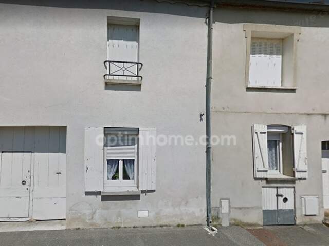 Donnemarie Dontilly, maison de ville avec jardin, 2 granges et garage — photo du bien
