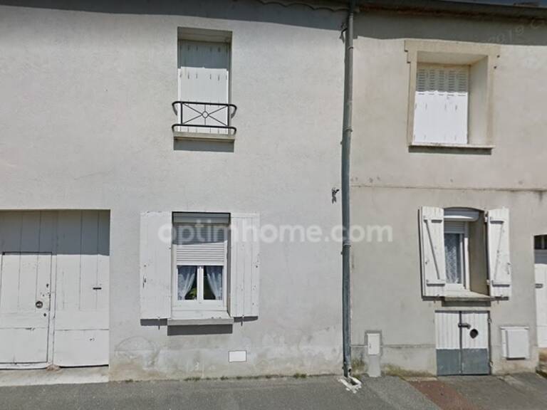 Donnemarie Dontilly, maison de ville avec jardin, 2 granges et garage — photo 1