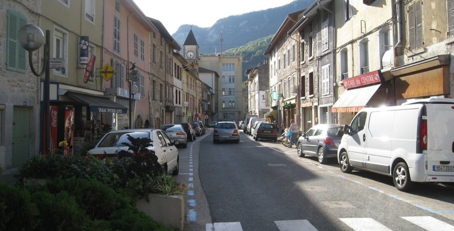 Immeuble à aménager de 320 m² à vendre au centre de SAINT RAMBERT EN BUGEY (01) — photo 1
