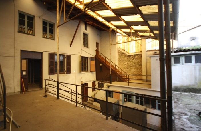 Immeuble à aménager de 320 m² à vendre au centre de SAINT RAMBERT EN BUGEY (01) — photo 3