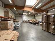 Dpt Rhône (69), à louer DECINES CHARPIEU Entrepots et Bureaux - Plain pied de 662M2, soit 522m2 d'entrepôt et 140m2 de bureaux — photo 3