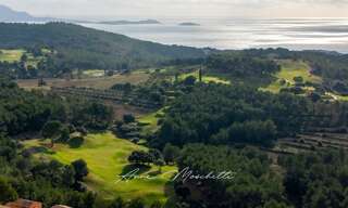 Maison 8 Pièces 450 m² à vendre à Saint-Cyr-sur-Mer (83270)