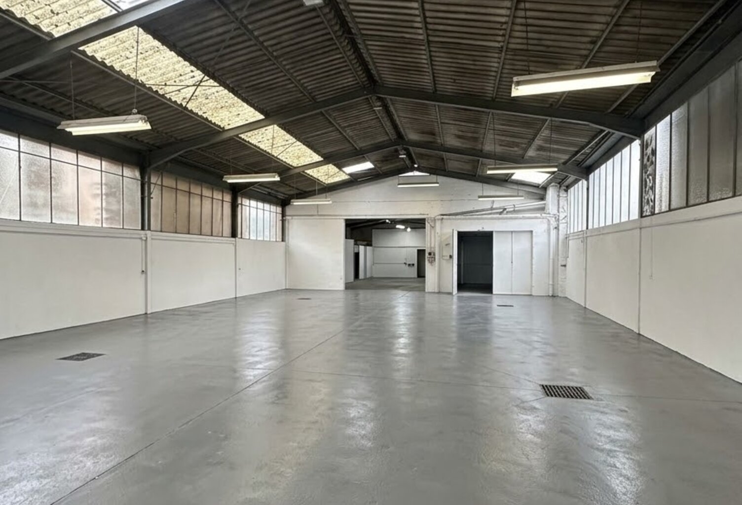 Local à vendre MONSEMPRON LIBOS (47), LOCAL GARAGE 348m2 ( loué ) + appartement T3- idéal ARTISAN/INVESTISSEUR, EXCELLENTE RENTABILITE — photo 1