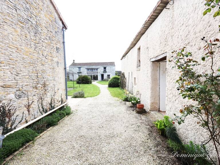 3 MAISONS, PISCINE & POTENTIEL TOURISTIQUE (gîte et maisons d'hôtes) – 1,5 HECTARE — photo 1