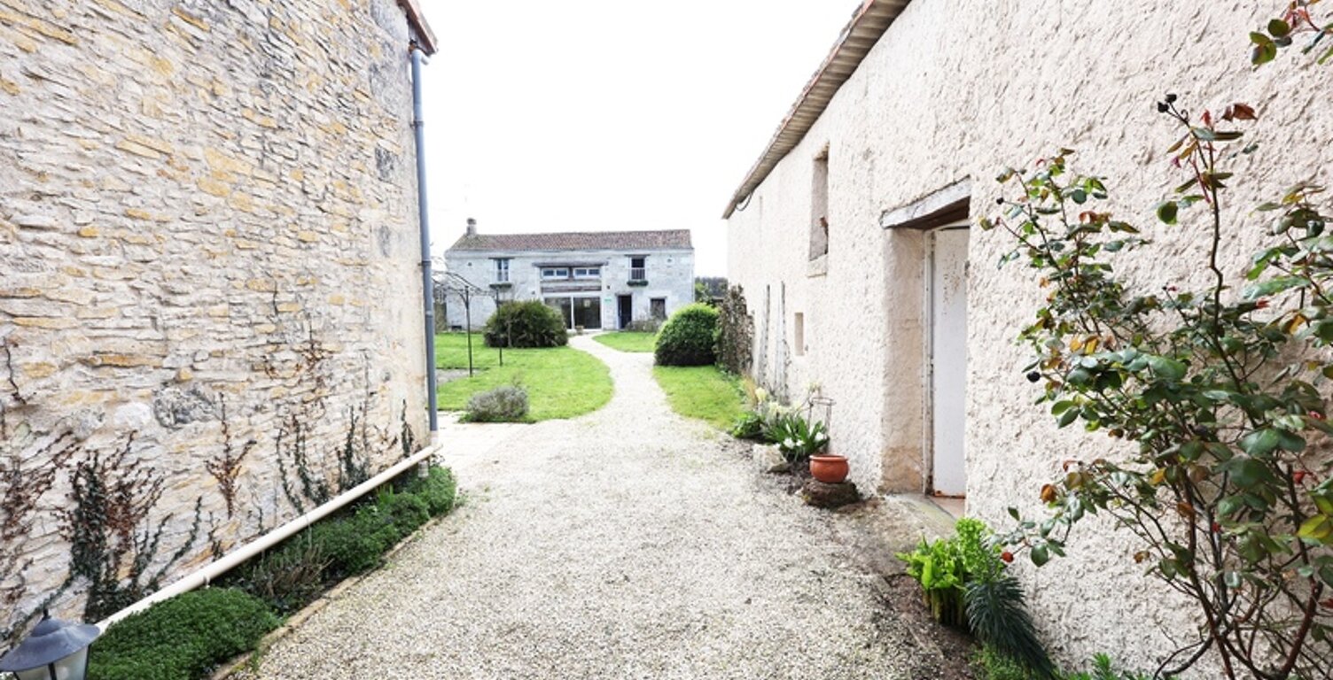 3 MAISONS, PISCINE & POTENTIEL TOURISTIQUE (gîte et maisons d'hôtes) – 1,5 HECTARE — photo 1