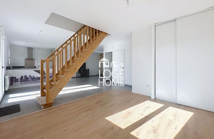 SUPERBE SEMI PLAIN-PIED INDIVIDUEL DE 2012 OFFRANT 3 CHAMBRES POSSIBILITE 4 - TERRASSE JARDIN GARAGE + PARKINGS PRIVATIFS — photo 2