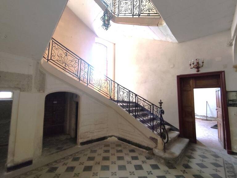Hôtel particulier à rénover- patio, terrasses, garage — photo 1