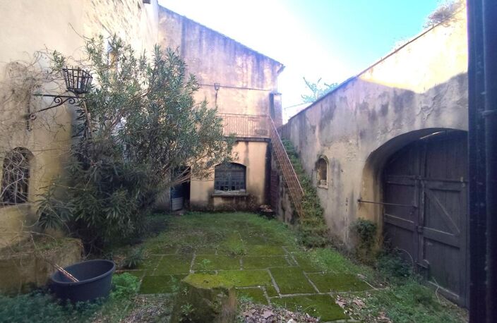 Hôtel particulier à rénover- patio, terrasses, garage — photo 2