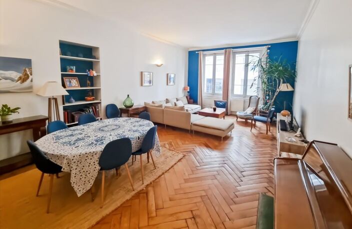 COMME UNE MAISON FAMILIALE AU CŒUR DU 6E ARRONDISSEMENT — photo 2