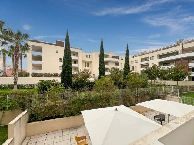 VENTE APPARTEMENT AVEC TERRASSE ET PARKING 32M² - INVESTISSEMENT LMNP SOUS BAIL COMMERCIAL — photo du bien
