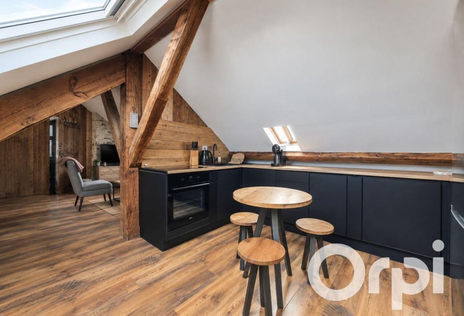Studio mansardé à vendre – Charme de l’ancien au cœur du quartier René Bouhier — photo 1