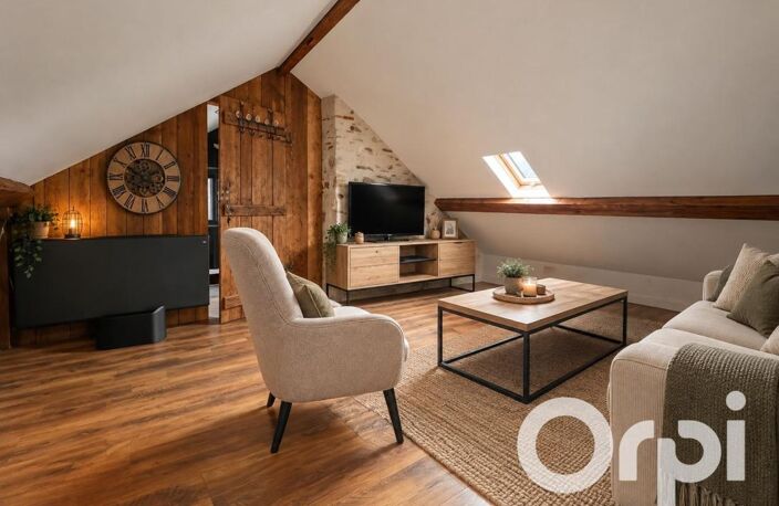 Studio mansardé à vendre – Charme de l’ancien au cœur du quartier René Bouhier — photo 2
