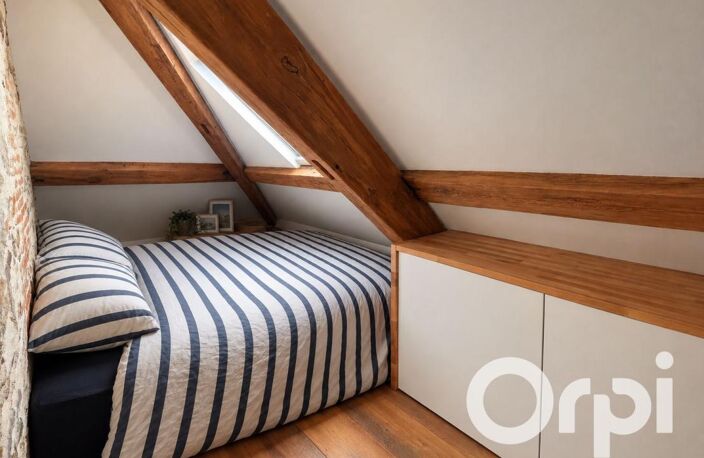 Studio mansardé à vendre – Charme de l’ancien au cœur du quartier René Bouhier — photo 4