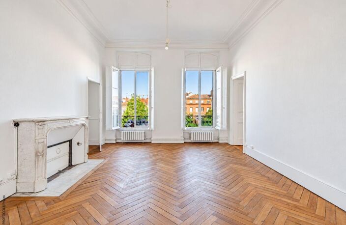 Toulouse Jean-Jaures Wilson Appartement T4 dans immeuble de caractère avec balcon — photo 2