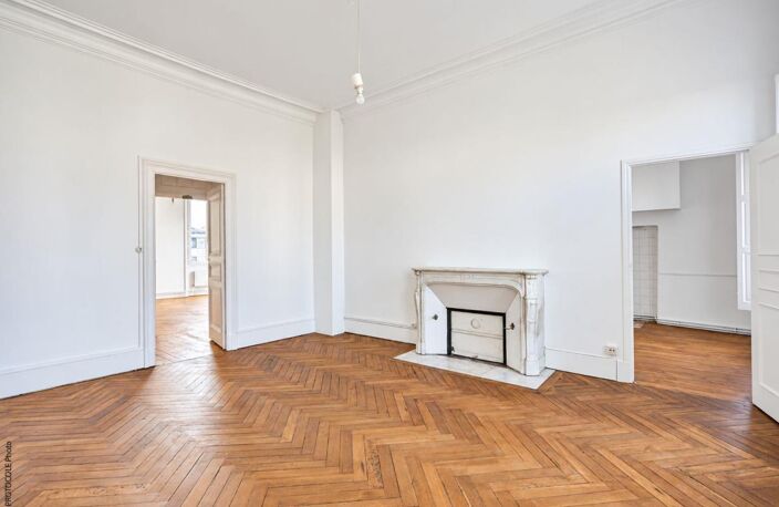 Toulouse Jean-Jaures Wilson Appartement T4 dans immeuble de caractère avec balcon — photo 4