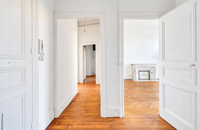 Toulouse Jean-Jaures Wilson Appartement T4 dans immeuble de caractère avec balcon — photo 5