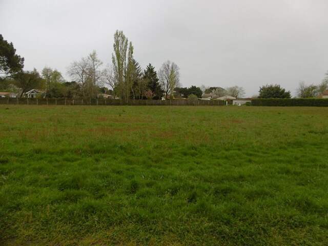 Terrain  2300 m2 — photo du bien
