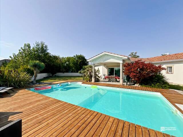 Maison familiale 150 m² - 4 chambres - Piscine - Garage - Ambarès — photo du bien