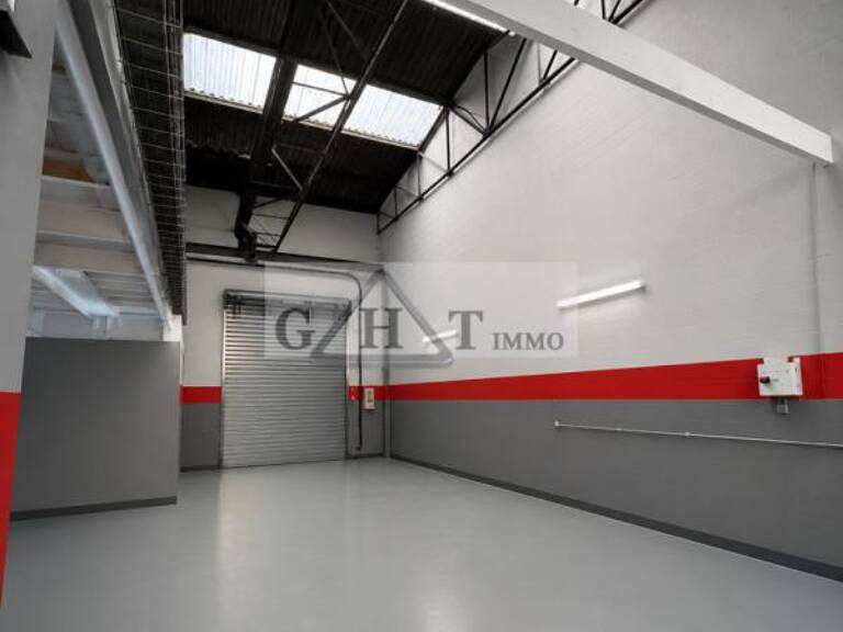 ENTREPOT A LOUER 190 M² FONTENAY TRESIGNY — photo 1