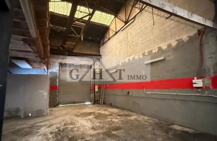 ENTREPOT A LOUER 190 M² FONTENAY TRESIGNY — photo 2