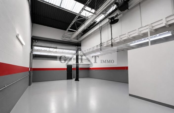 ENTREPOT A LOUER 190 M² FONTENAY TRESIGNY — photo 3