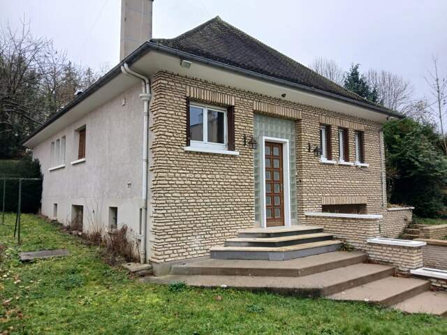 Evreux ,5mn de la gare et du centre ville belle maison 6 chambres sur sous sol — photo du bien