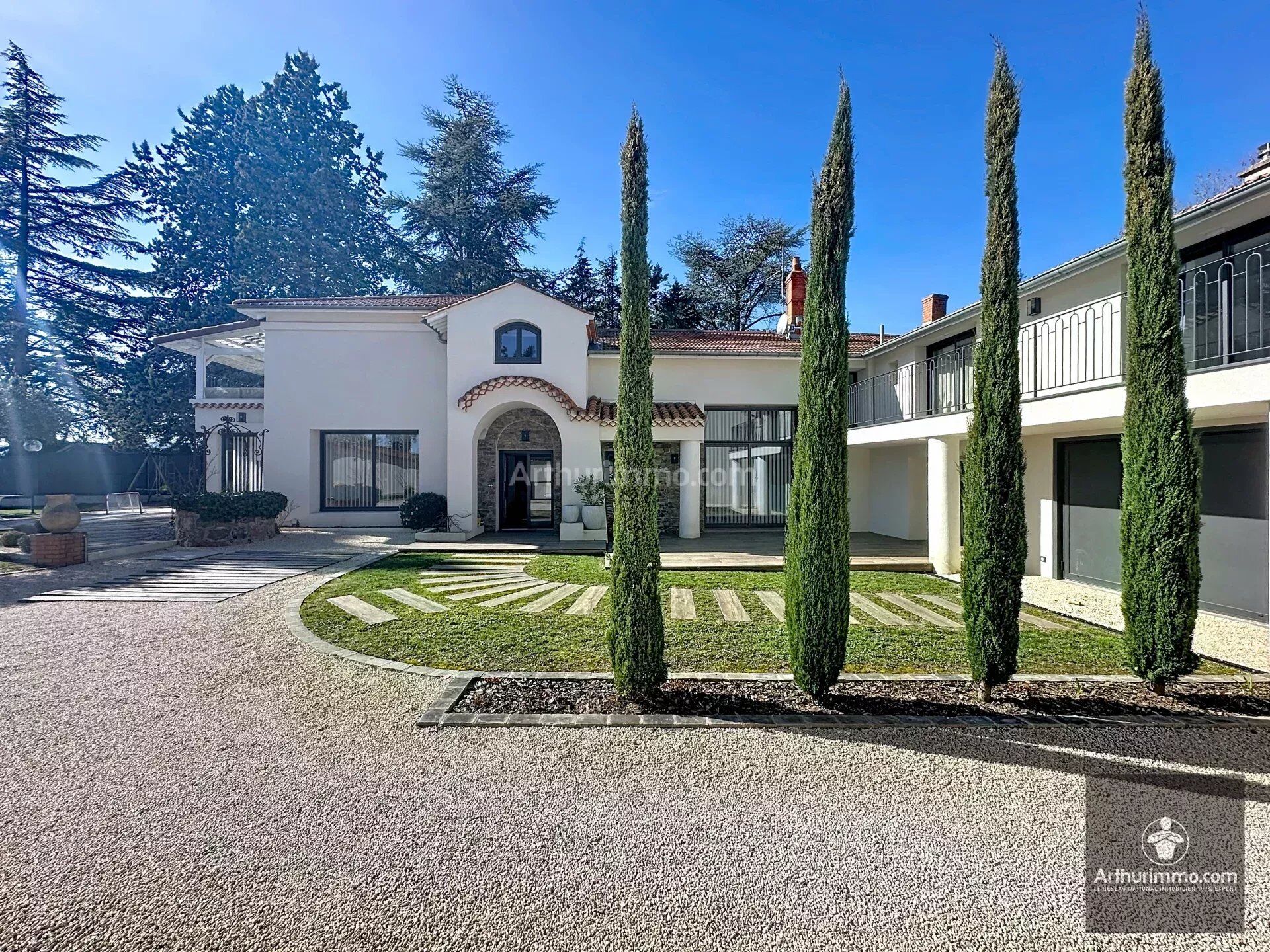 Maison 8 pièces 270 m² · à Riorges · 270 m² · 560 000 €