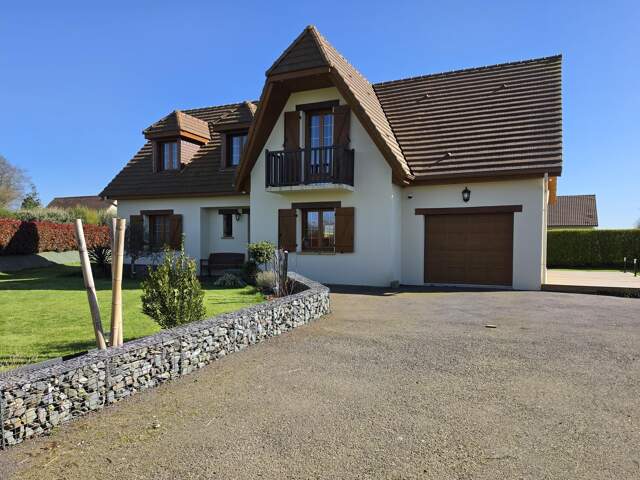 Proche Goderville superbe pavillon avec vie de plain-pied et 5 chambres — photo du bien