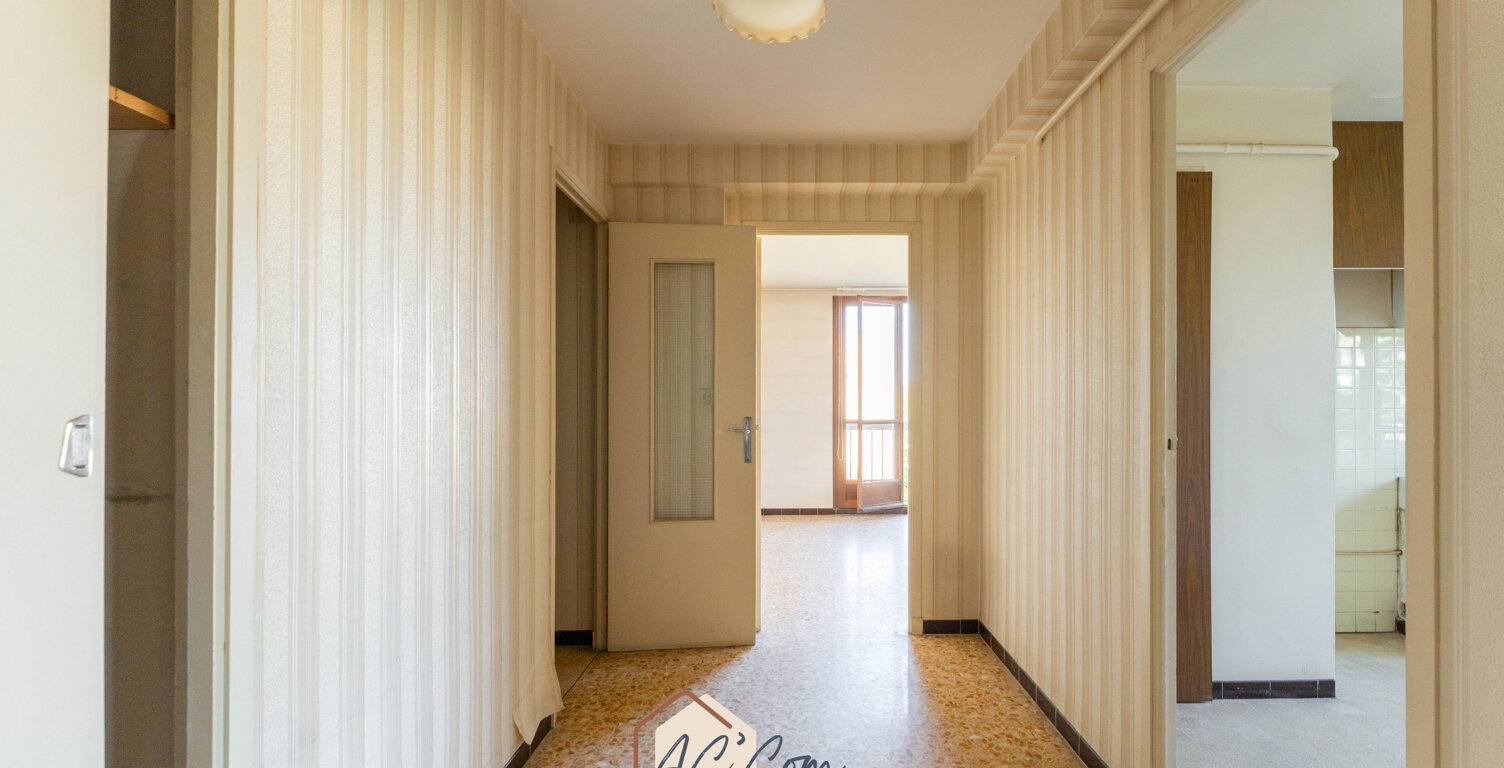 Charmant T2 de 51.96m2 avec grand balcon + cave & parking pr — photo 1