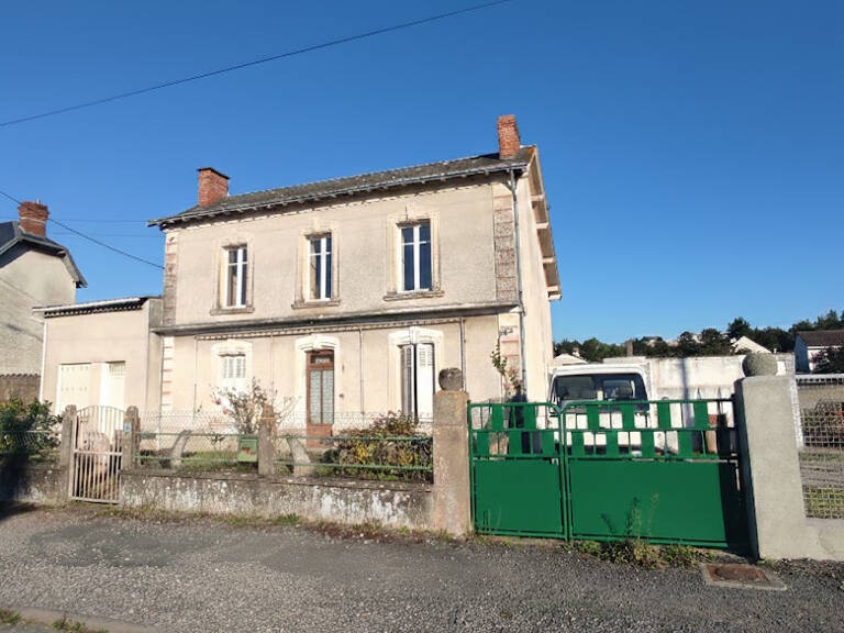 MAISON A RENOVER ET LOCAL PROFESSIONNEL (GARAGE AUTOMOBILE) — photo 1