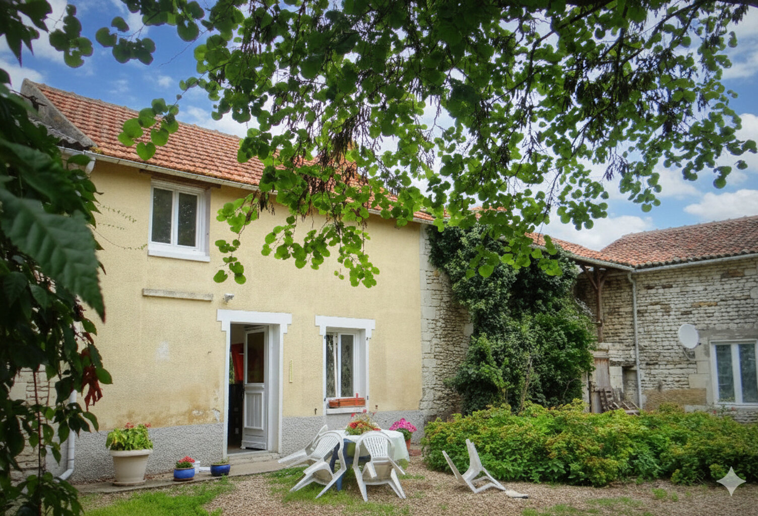 VIENNE / INDRE ET LOIRE - MAISON EN PIERRE — photo 1