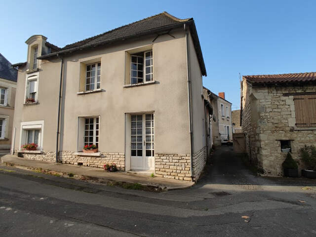 MAISON DE CENTRE BOURG A RENOVER — photo du bien