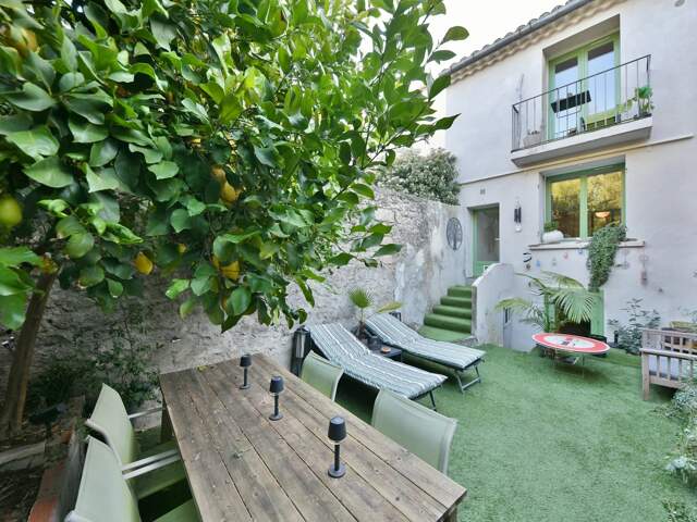 Uzès : Maison de ville avec cour et garage — photo du bien