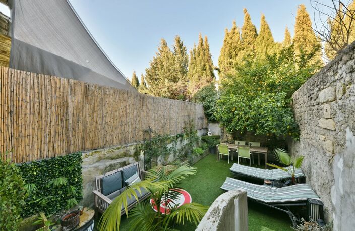 Uzès : Maison de ville avec cour et garage — photo 3
