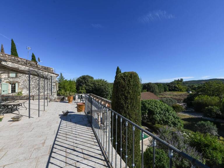 Superbe propriété de village, vue dégagée, jardin et piscine — photo 1