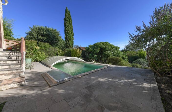 Superbe propriété de village, vue dégagée, jardin et piscine — photo 2