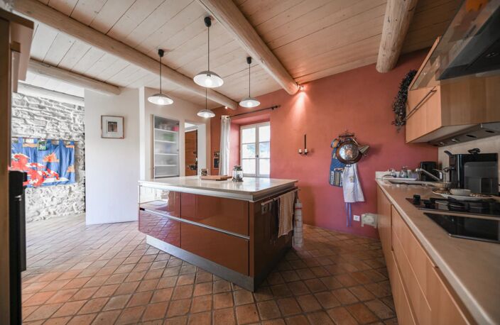 Superbe propriété de village, vue dégagée, jardin et piscine — photo 5