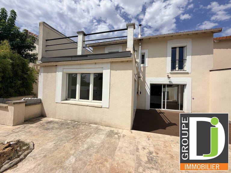 Maison de charme à vendre à Bourg-les-Valence, avec piscine — photo 1