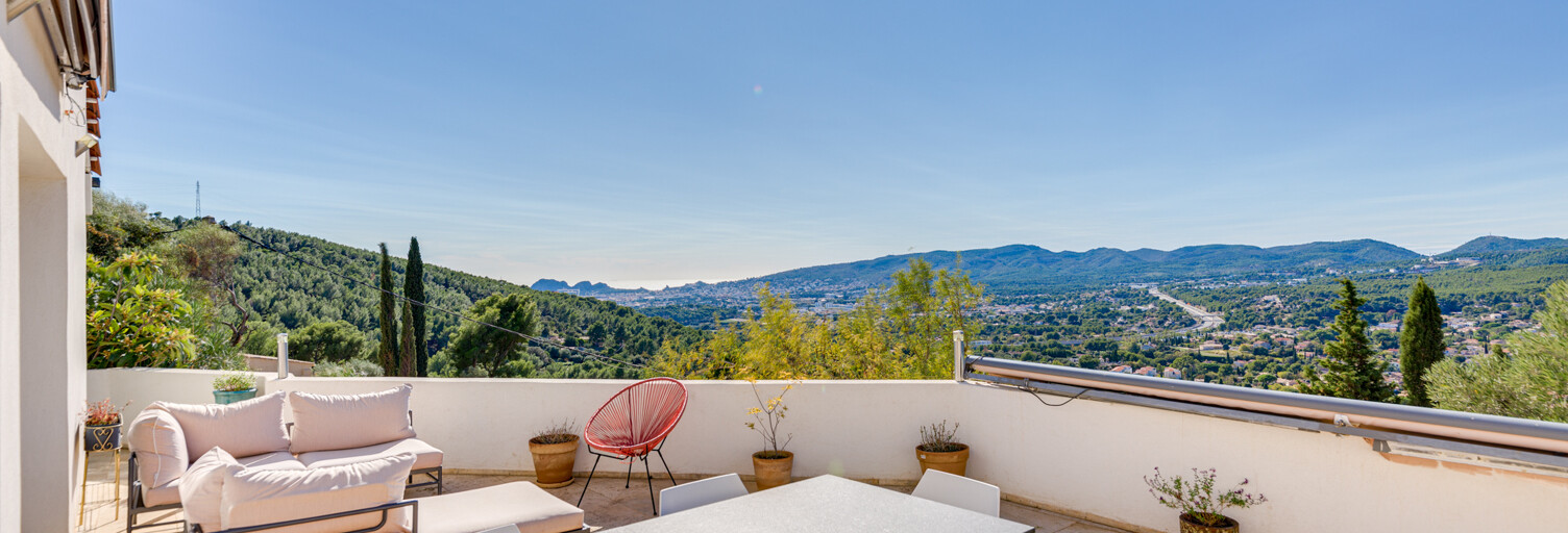 Maison 8 Pièces 225 m² à vendre à Ceyreste (13600)
