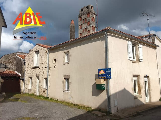 Maison bourg Mervent offrant de nombreuses possibilités — photo du bien