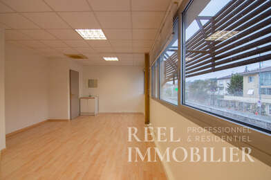 Commerce 2 pièces 775 €