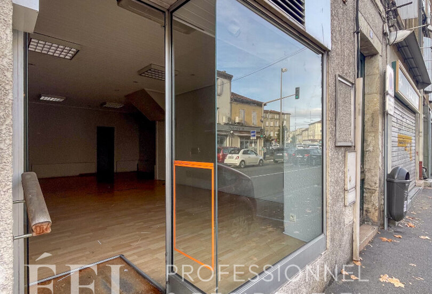 Local commercial avec vitrine - Rue Rouget de L'Isle à Auch — photo 1