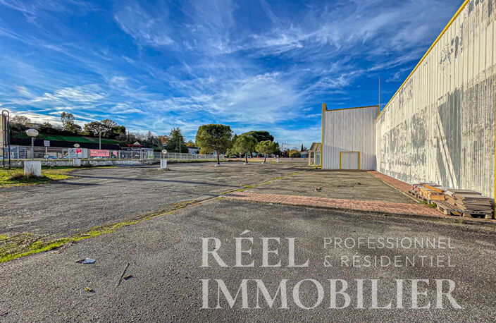 Local commercial de grande surface avec parking  - Emplacement n°1 — photo 5
