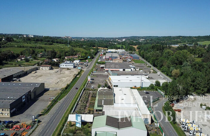 Local d'activité de grande surface - Zone commerciale dynamique — photo 4