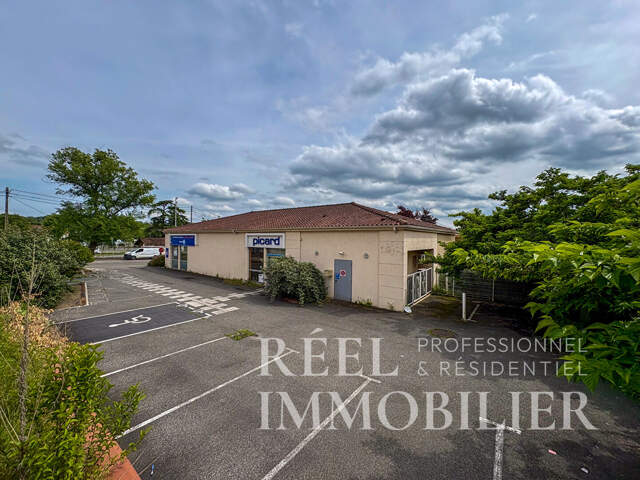 Local commercial de 300 m² /Emplacement stratégique avec forte visibilité à Auch — photo du bien