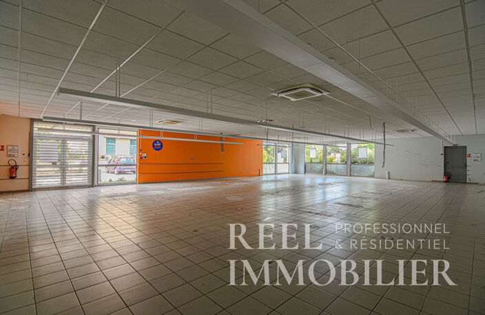 Local commercial de 300 m² /Emplacement stratégique avec forte visibilité à Auch — photo 2