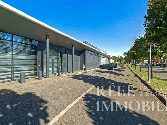Auch : Local commercial de 600 m² dans zone commerciale — photo du bien