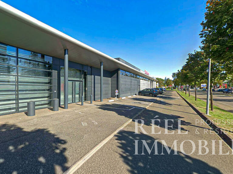 Auch : Local commercial de 600 m² dans zone commerciale — photo 1